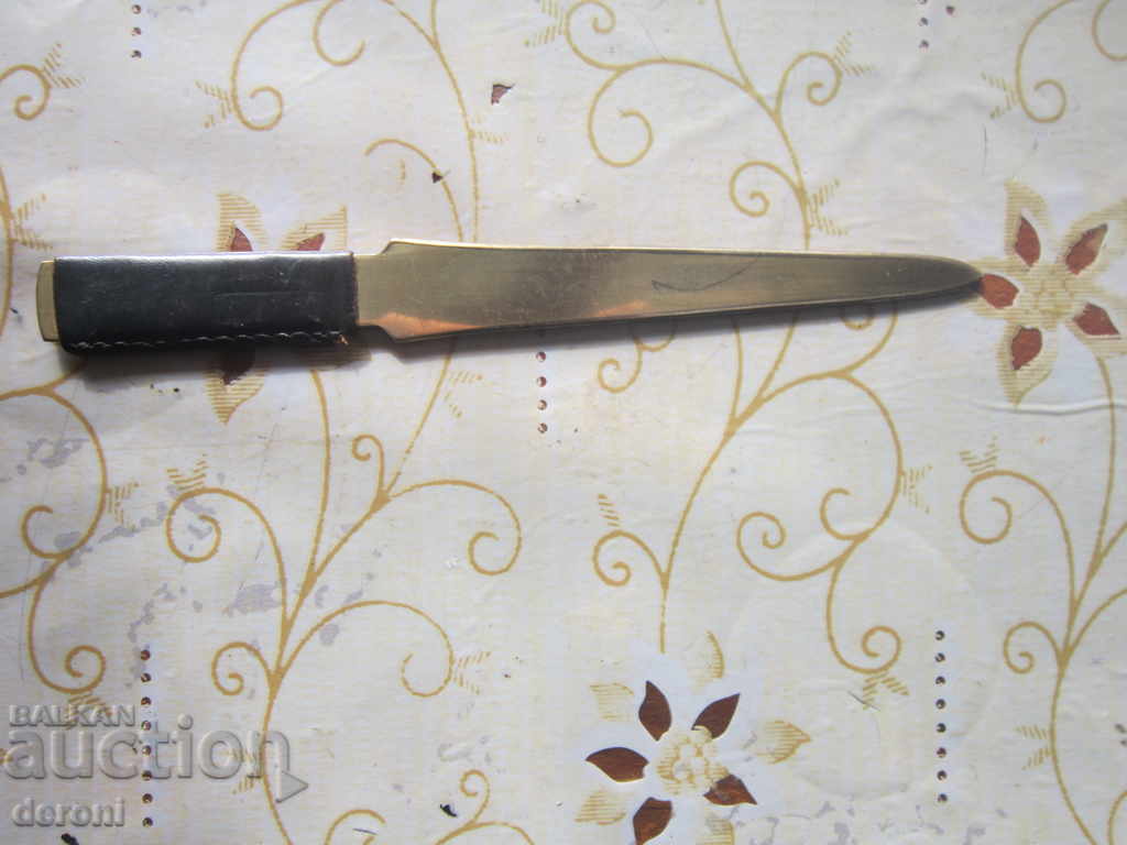 An old gold-plated letter blade with price 10.00 BGN | € 5.11 An old gold-plated letter blade with price 10.00 BGN | € 5.11