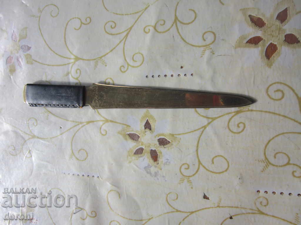 Auction An old gold-plated letter blade Auction An old gold-plated letter blade