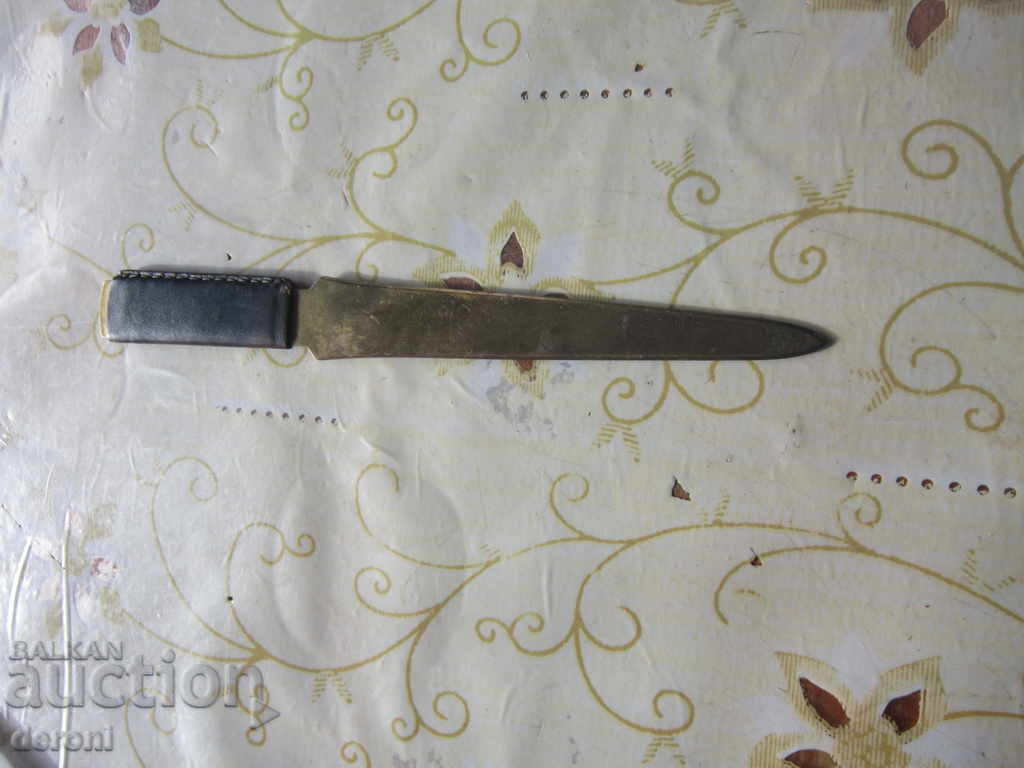 Delivery of An old gold-plated letter blade Delivery of An old gold-plated letter blade