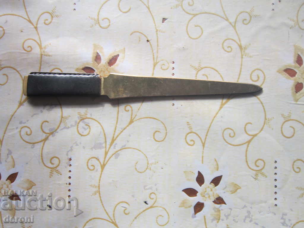 An old gold-plated letter blade - 5 An old gold-plated letter blade - 5