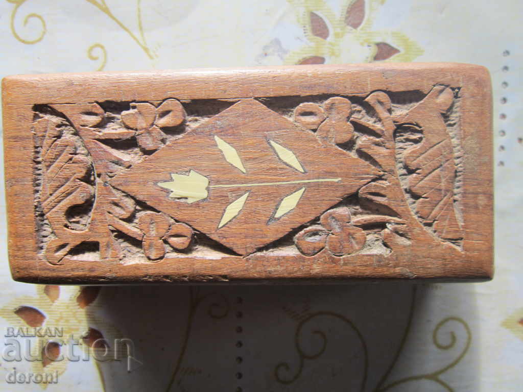Auction Old wooden jewelry box woodcarving intrasage Auction Old wooden jewelry box woodcarving intrasage