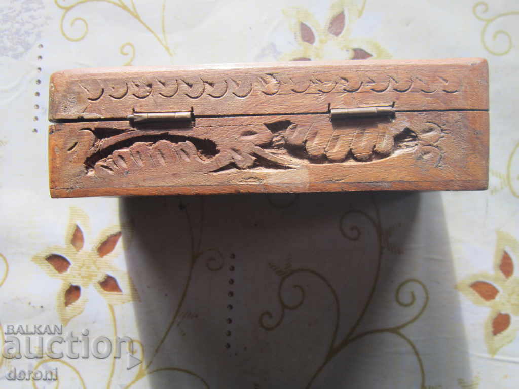 Delivery of Old wooden jewelry box woodcarving intrasage Delivery of Old wooden jewelry box woodcarving intrasage