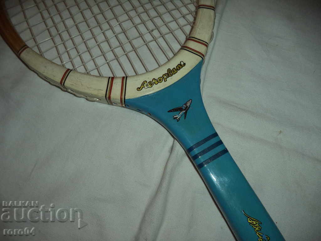 TENIS RACKET - AEROPORT - RETRO - LEMN cu preț 40.50 BGN | € 20.71