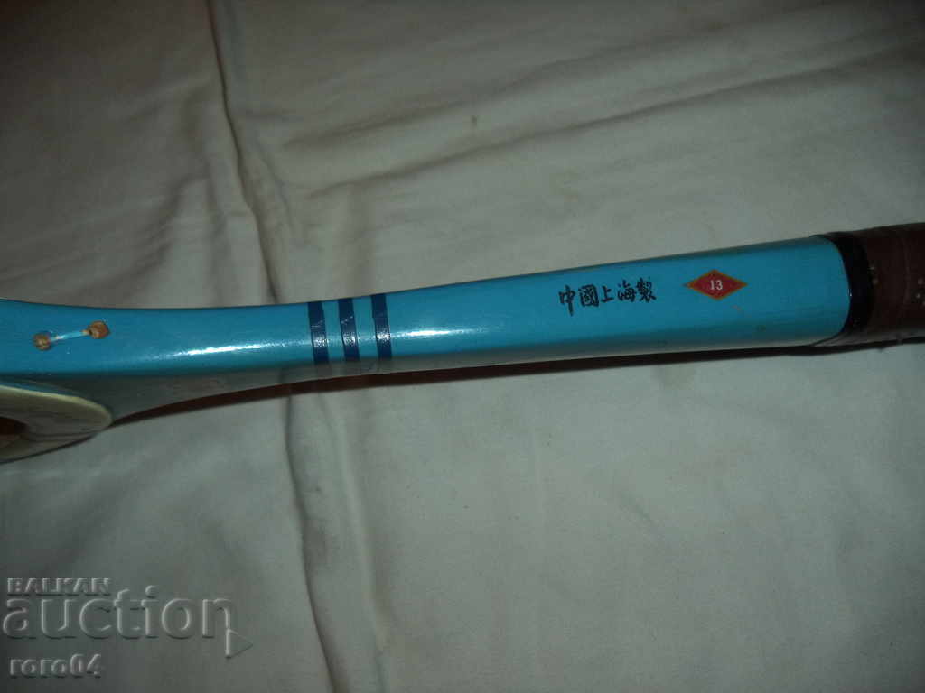 Livrarea TENIS RACKET - AEROPORT - RETRO - LEMN