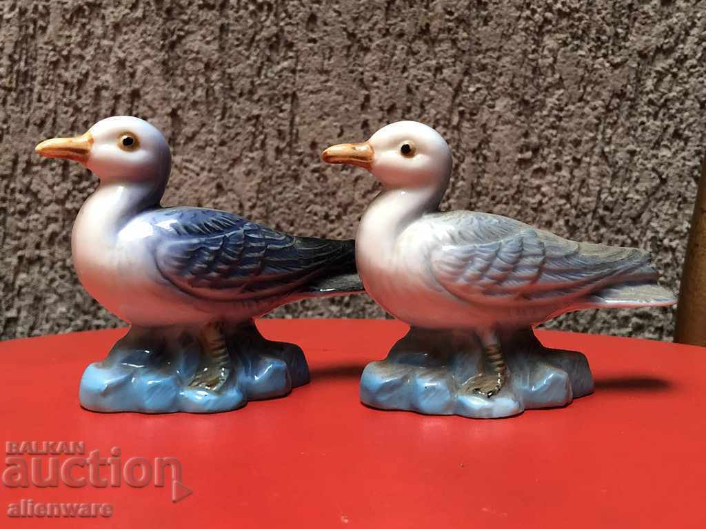 Lot of porcelain figures pair of glaruses with price 55.00 BGN | € 28.12 Lot of porcelain figures pair of glaruses with price 55.00 BGN | € 28.12