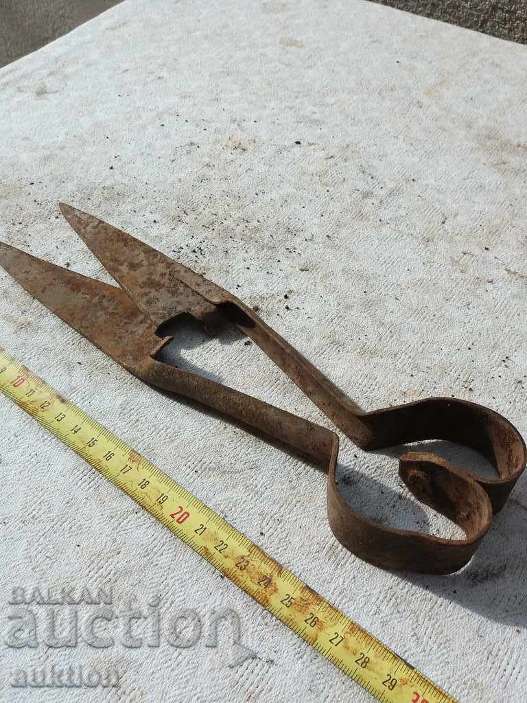 OLD HORSE SHOES FOR SHOULDER CUTTING - 6 OLD HORSE SHOES FOR SHOULDER CUTTING - 6