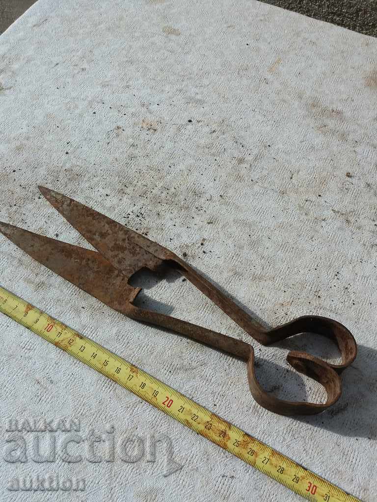 OLD HORSE SHOES FOR SHOULDER CUTTING - 7 OLD HORSE SHOES FOR SHOULDER CUTTING - 7