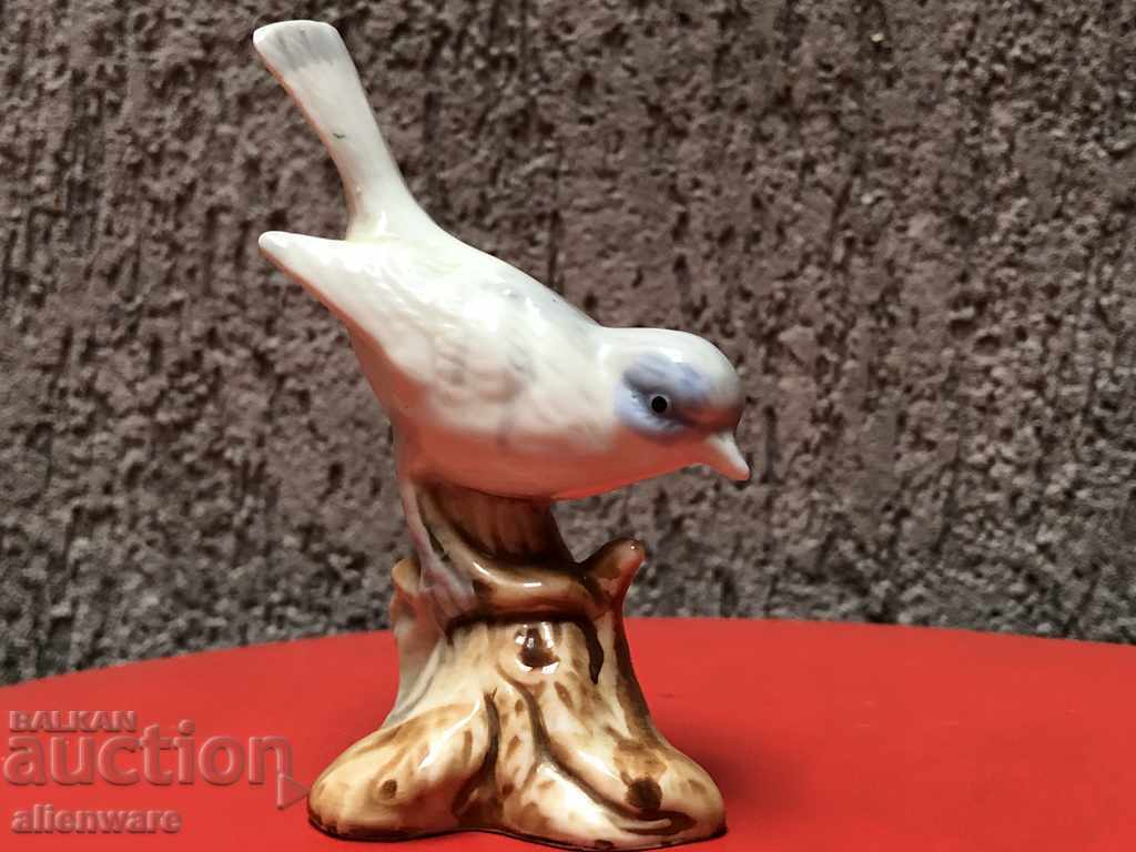 Porcelain figurine of a songbird with price € 20.00 | 39.12 BGN Porcelain figurine of a songbird with price € 20.00 | 39.12 BGN