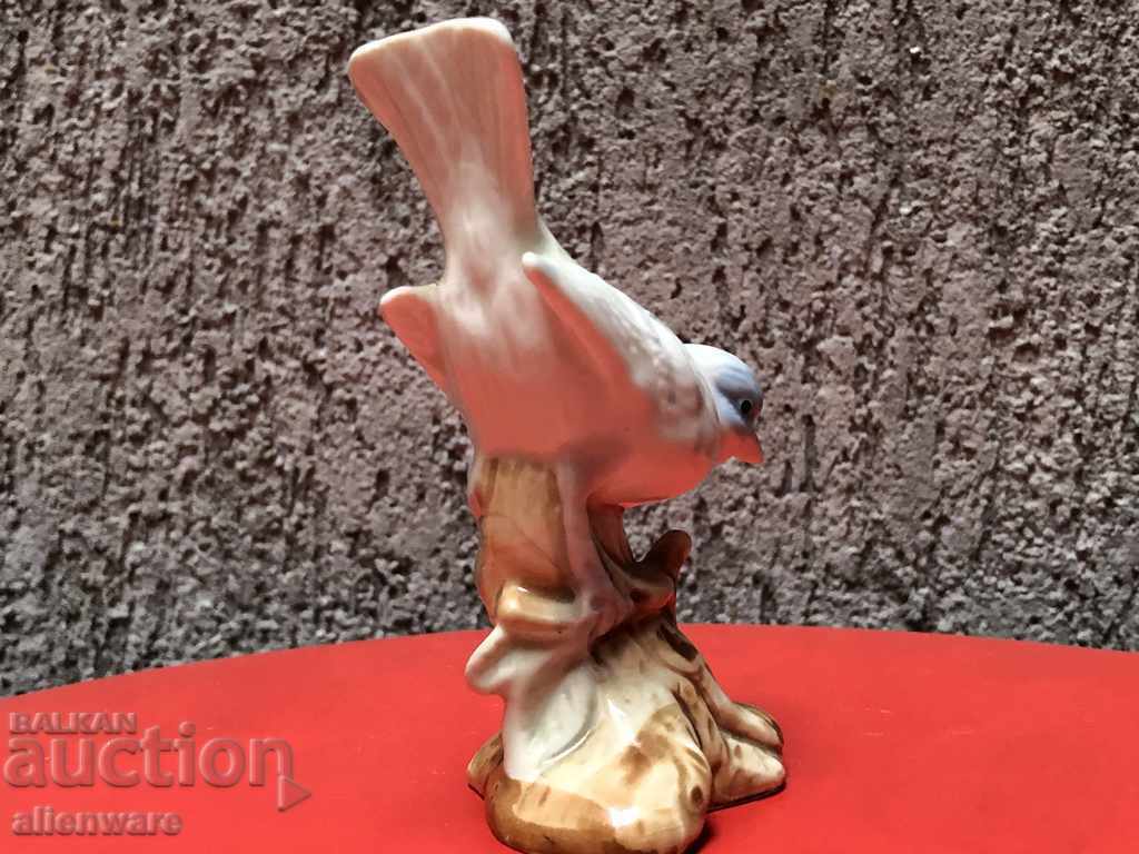 Delivery of Porcelain figurine of a songbird Delivery of Porcelain figurine of a songbird