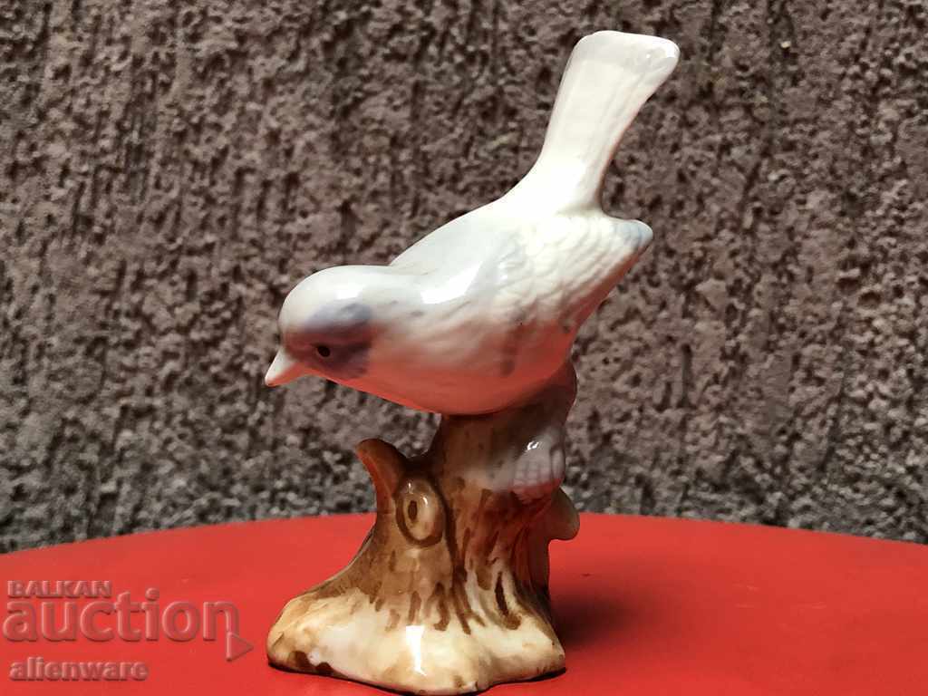 Porcelain figurine of a songbird Porcelain figurine of a songbird