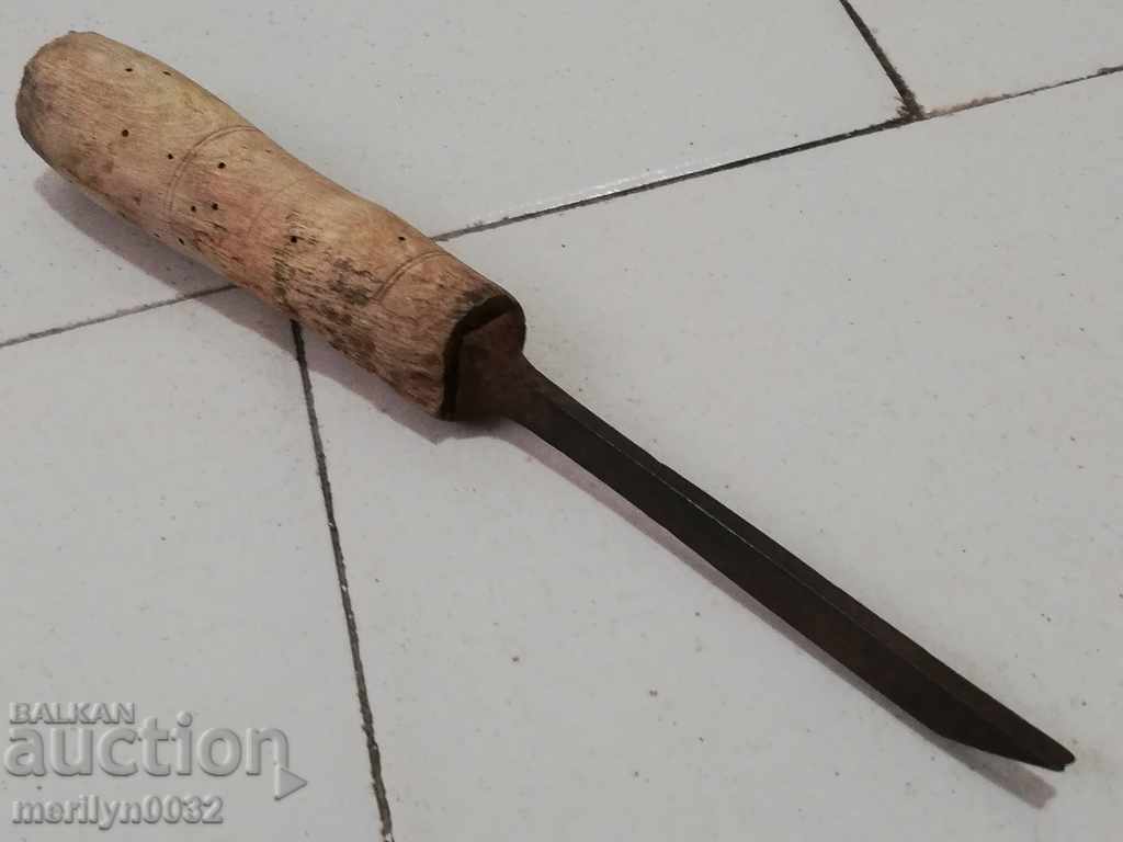 Licitație Instrument de prelucrare a lemnului cu daltă de marcă veche