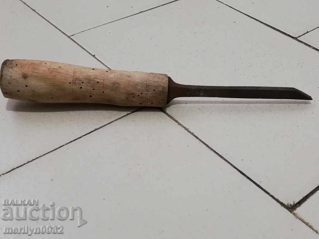 Livrarea Instrument de prelucrare a lemnului cu daltă de marcă veche