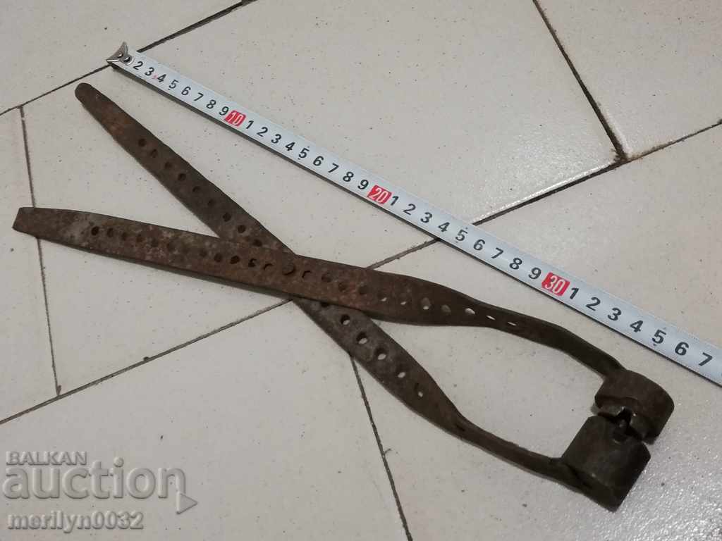 Δημοπρασία Πένσες για τη χύτευση βλημάτων Δημοπρασία Πένσες για τη χύτευση βλημάτων