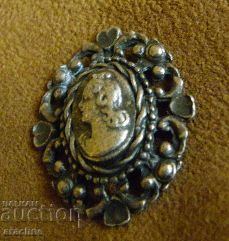 Baroque silver medallion with price 77.00 BGN | € 39.37 Baroque silver medallion with price 77.00 BGN | € 39.37