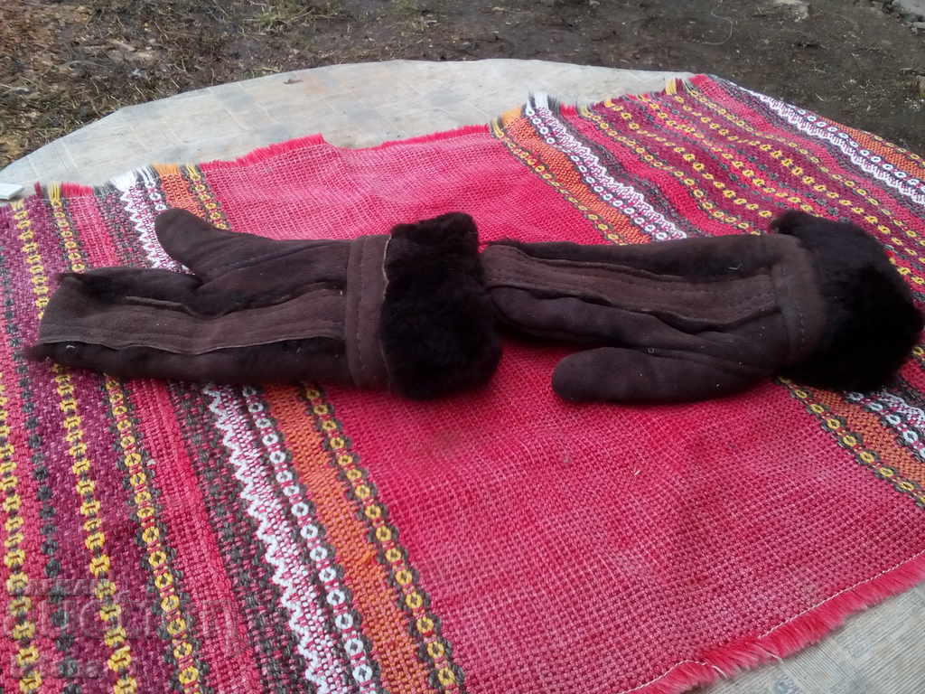 Old children's leather gloves with price 5.00 BGN | € 2.56