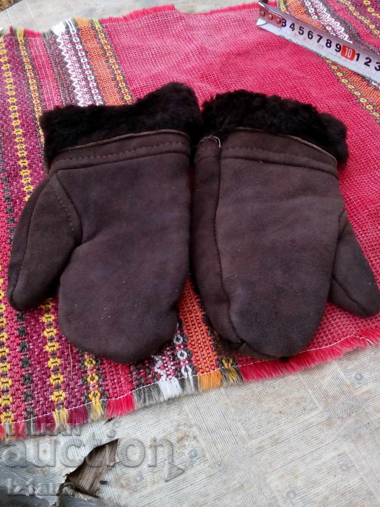 Old children's leather gloves - 5