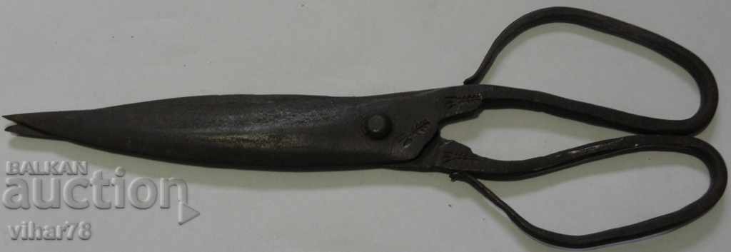 Old scissors with price 29.99 BGN | € 15.33 Old scissors with price 29.99 BGN | € 15.33