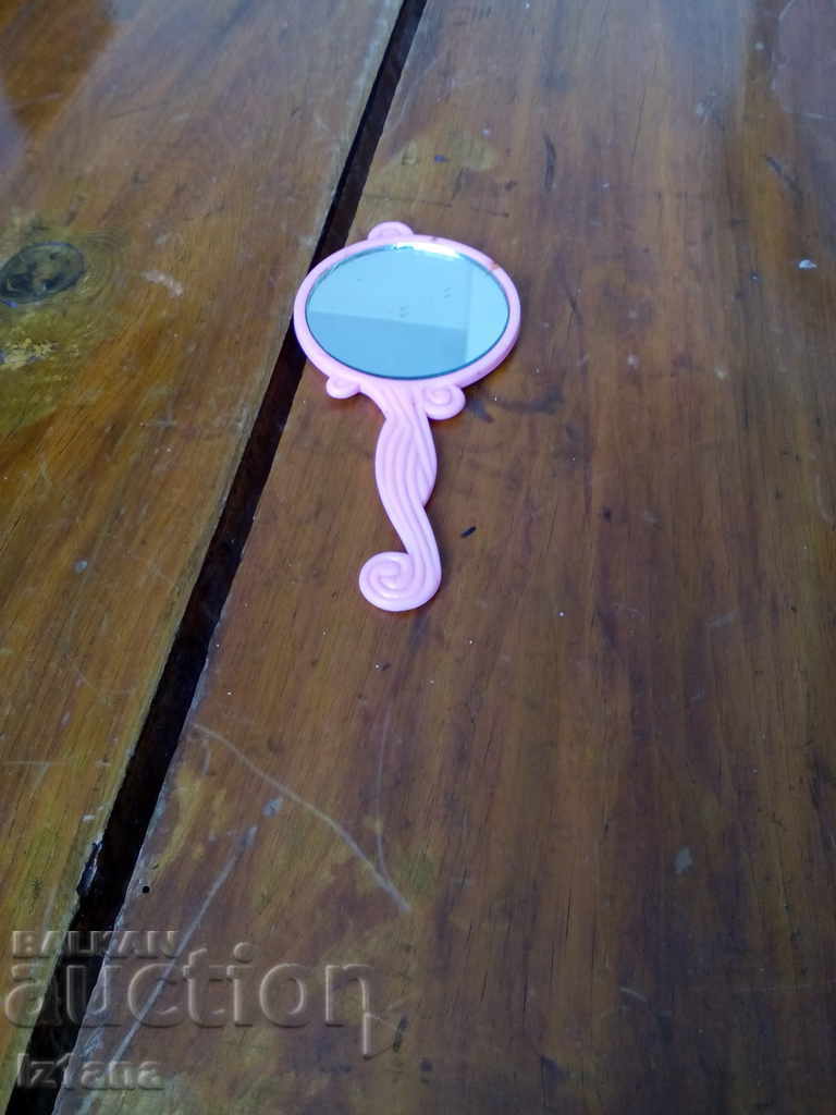 Δημοπρασία Ένας παλιός καθρέφτης, ένας καθρέφτης