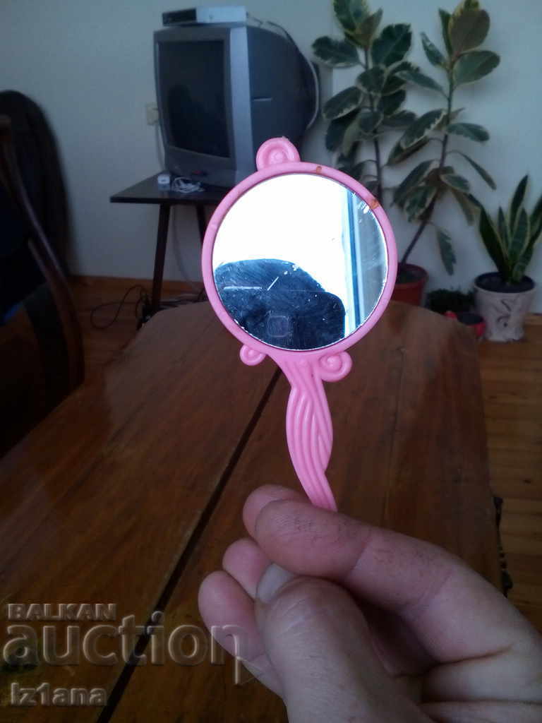 Ένας παλιός καθρέφτης, ένας καθρέφτης - 6