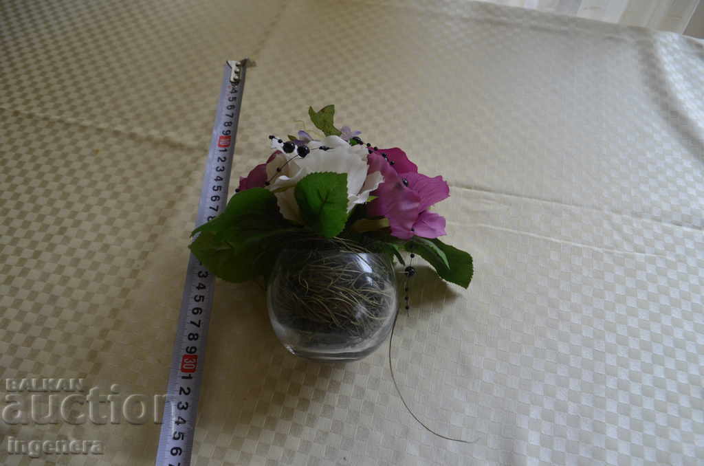 SOSIREA, FLOAREA, STICLA VAS cu preț 9.00 BGN | € 4.60 SOSIREA, FLOAREA, STICLA VAS cu preț 9.00 BGN | € 4.60