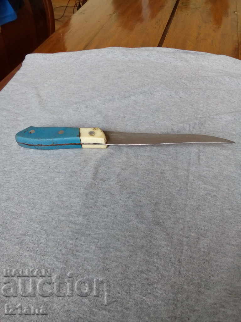 An old knife with price 10.00 BGN | € 5.11 An old knife with price 10.00 BGN | € 5.11