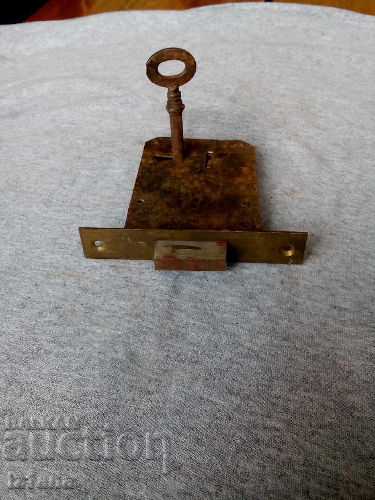 Ancient lock with price 16.00 BGN | € 8.18 Ancient lock with price 16.00 BGN | € 8.18