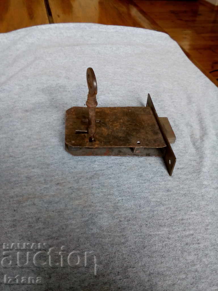 Auction Ancient lock Auction Ancient lock