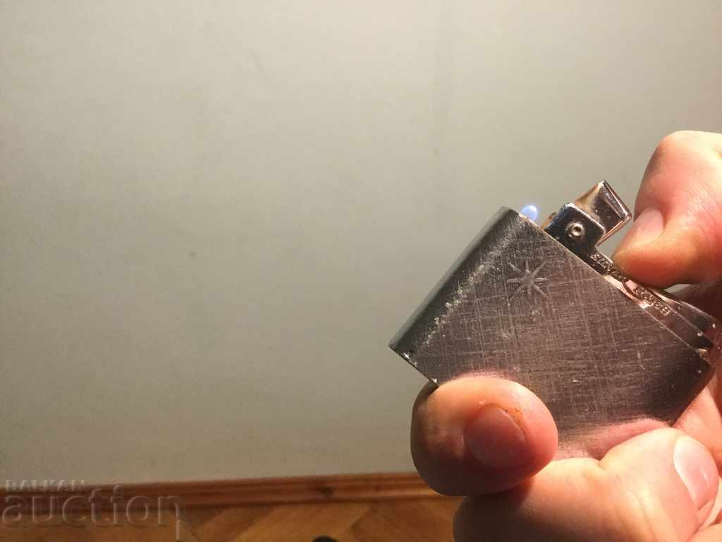 Auction English Lighter Silver Game is well preserved and working Auction English Lighter Silver Game is well preserved and working