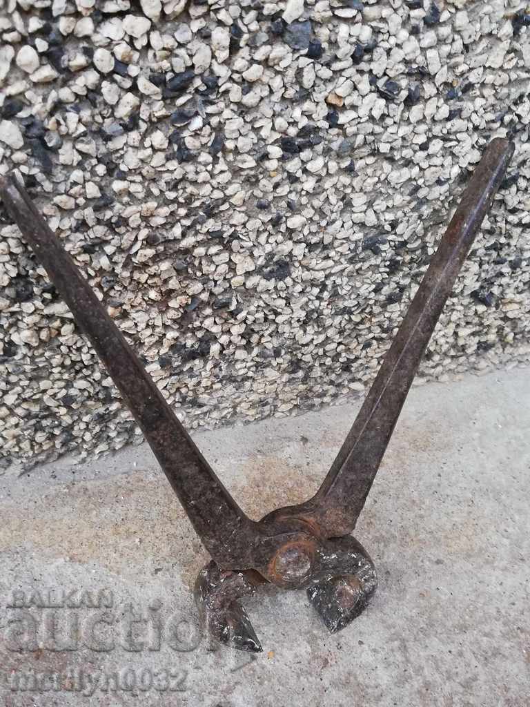 Auction Ancient primitive crumpled keretten pliers in the 20th century Auction Ancient primitive crumpled keretten pliers in the 20th century