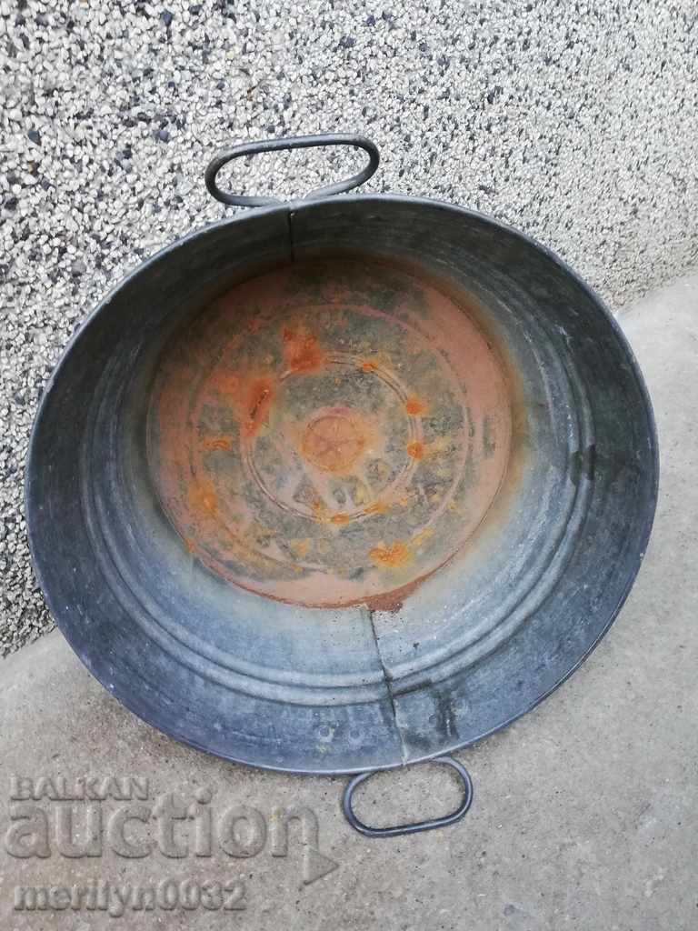 An old galvanized basin, a trough, a household pot - 7