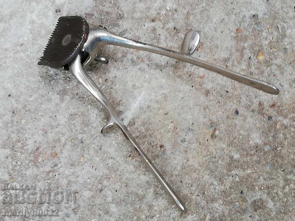 Χειροκίνητη αμερικανική μηχανή τρίχας, αμερικανική κορίτσι με τιμή 32.00 BGN | € 16.36 Χειροκίνητη αμερικανική μηχανή τρίχας, αμερικανική κορίτσι με τιμή 32.00 BGN | € 16.36