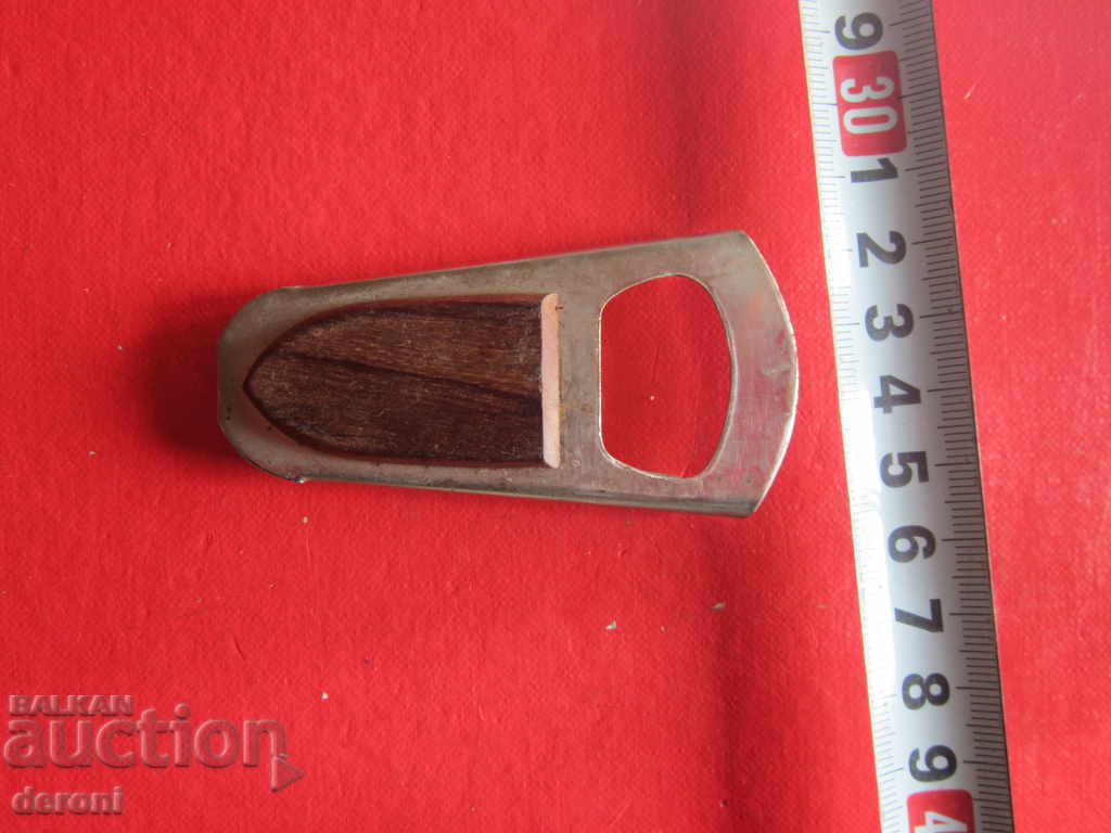 Ένα παλιό ανοιχτήρι ανοιχτήρι με τιμή 5.00 BGN | € 2.56 Ένα παλιό ανοιχτήρι ανοιχτήρι με τιμή 5.00 BGN | € 2.56