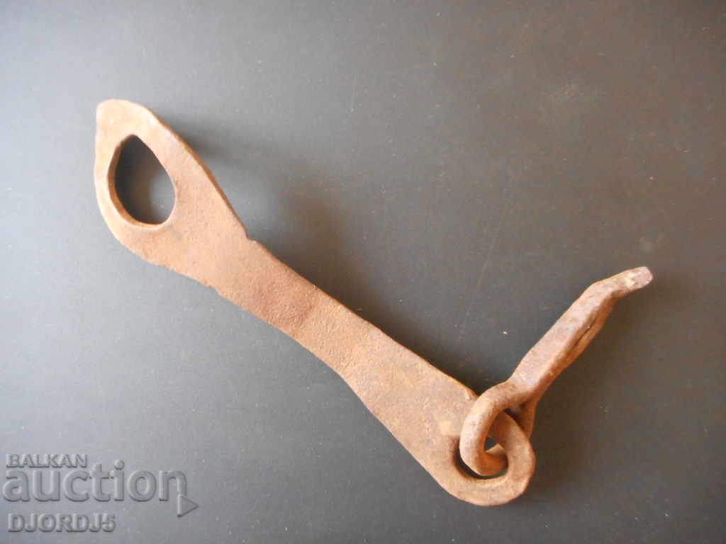 Old wrought latch with price 4.00 BGN | € 2.05 Old wrought latch with price 4.00 BGN | € 2.05