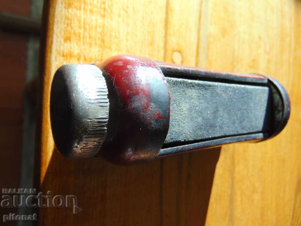 Old pencil sharpener KIN 873 with price 20.00 BGN | € 10.23 Old pencil sharpener KIN 873 with price 20.00 BGN | € 10.23
