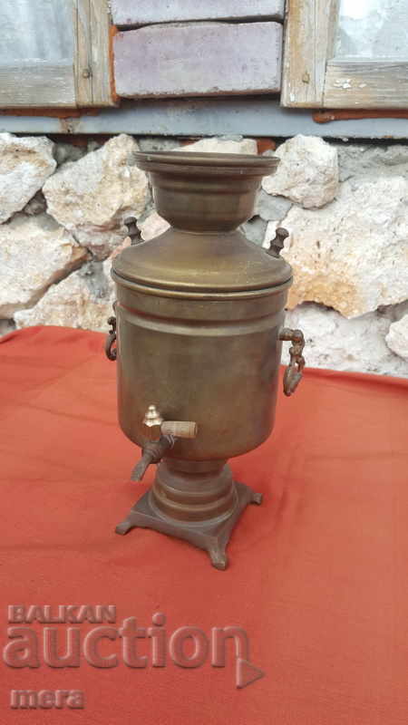 Стар месингов самовар-сувенир с цена 80.00 лв. | € 40.90 Стар месингов самовар-сувенир с цена 80.00 лв. | € 40.90