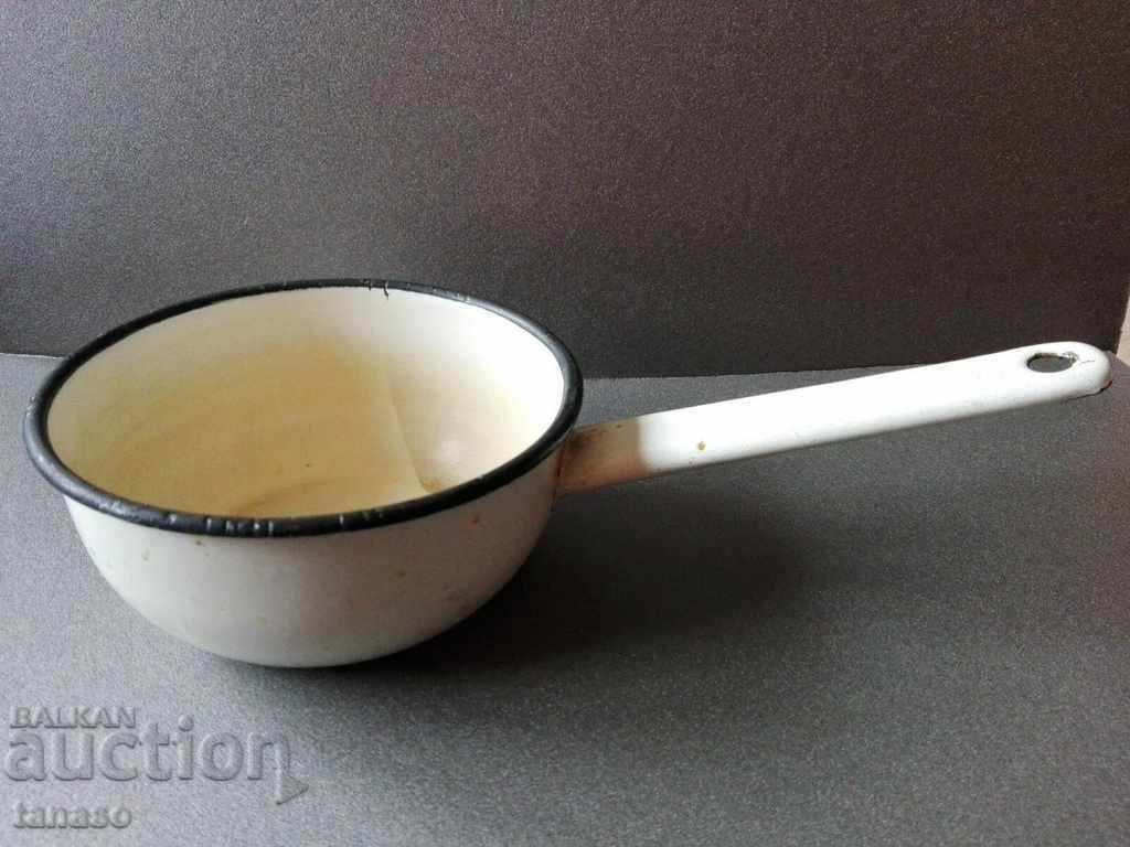 Παλιά σοβιετική σκεύος από σμάλτο, γαλατιέρα, κατσαρολάκι (8.3) με τιμή € 15.00 | 29.34 BGN