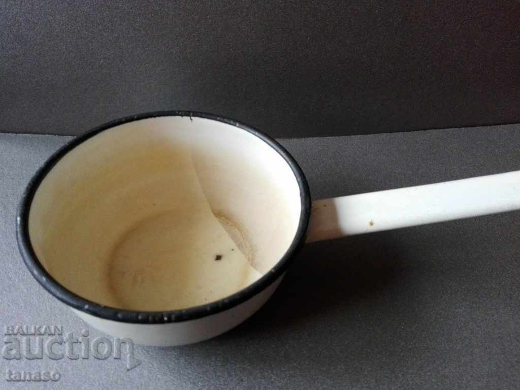 Δημοπρασία Παλιά σοβιετική σκεύος από σμάλτο, γαλατιέρα, κατσαρολάκι (8.3)