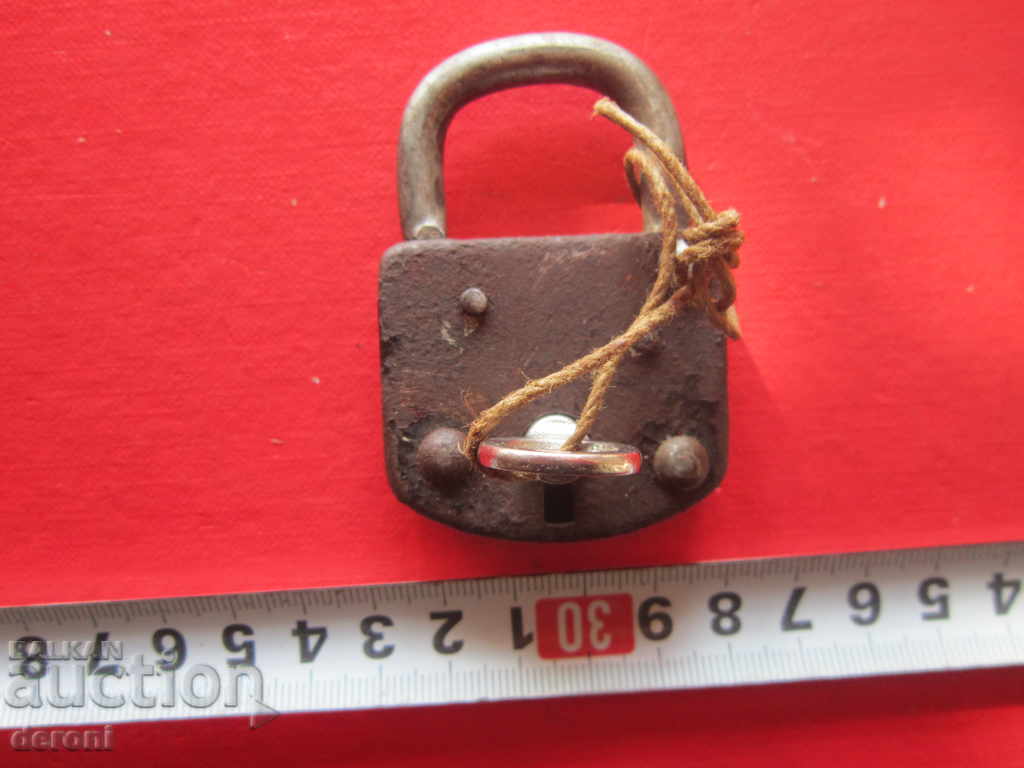 Παλαιό γερμανικό λουκέτο με κλειδί με τιμή 10.00 BGN | € 5.11 Παλαιό γερμανικό λουκέτο με κλειδί με τιμή 10.00 BGN | € 5.11