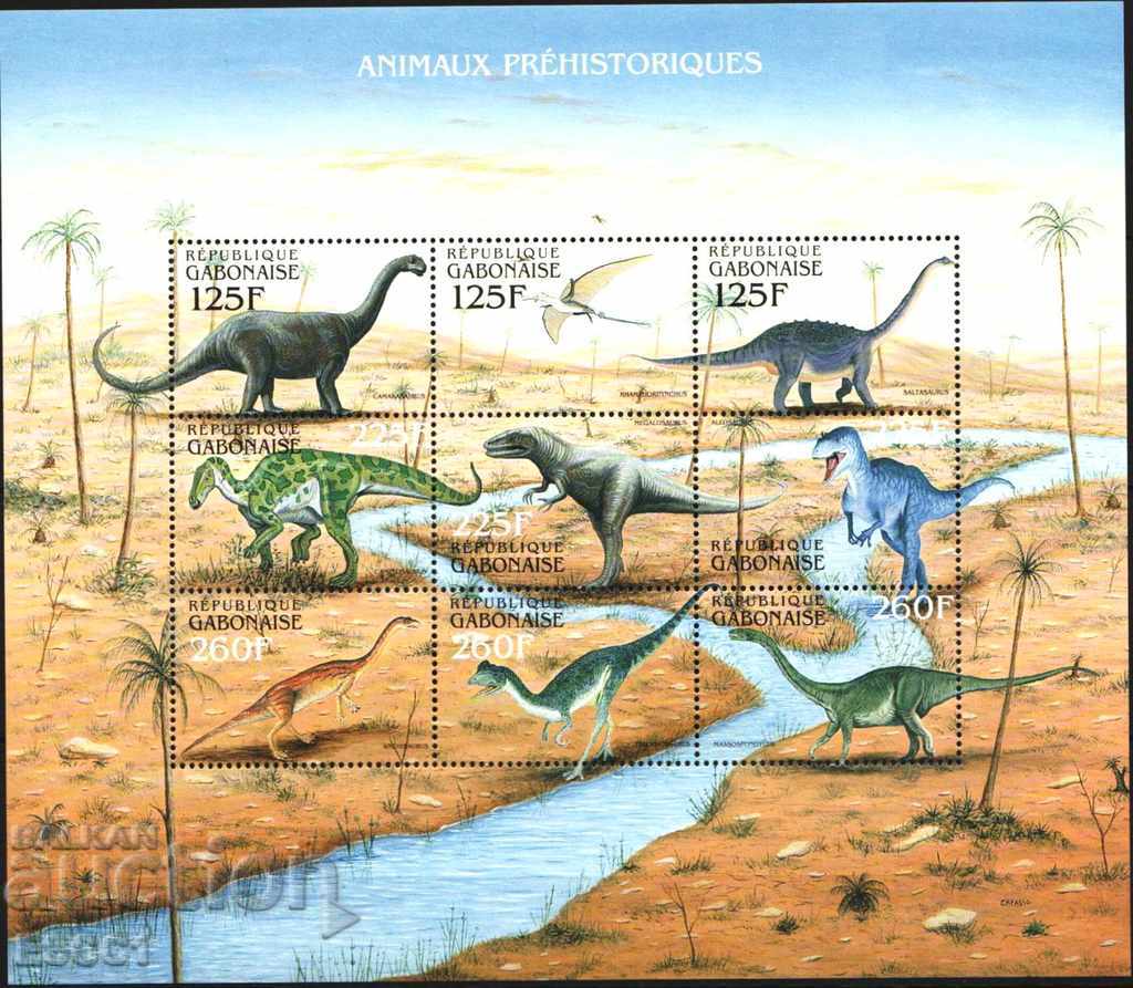 Καθαρές μάρκες σε ένα μικρό φύλλο Dinosaur Fauna 2000 από τη Γκαμπόν