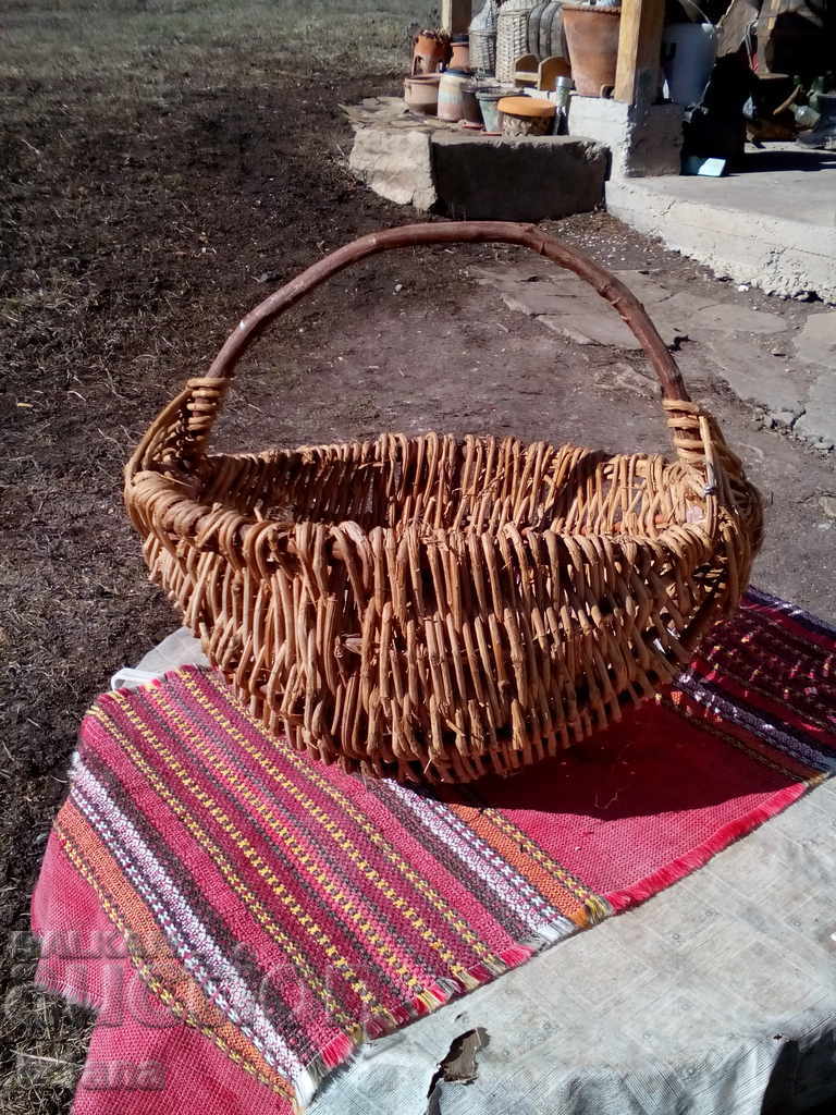Auction  Ancient basket