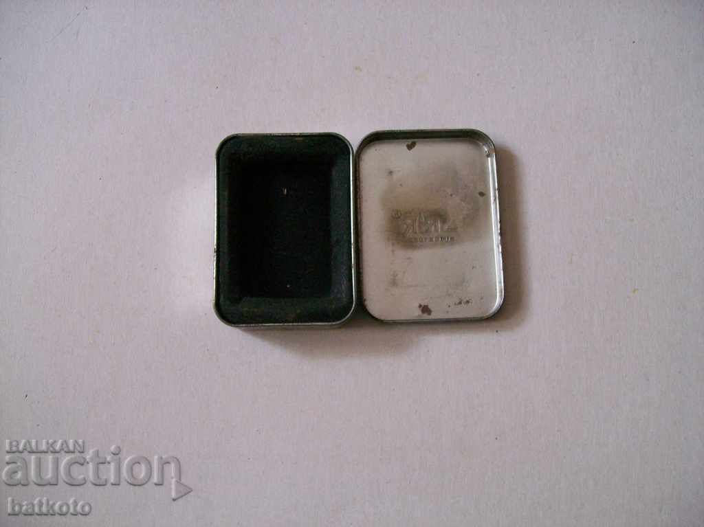 An old lighter box with price 1.00 BGN | € 0.51 An old lighter box with price 1.00 BGN | € 0.51