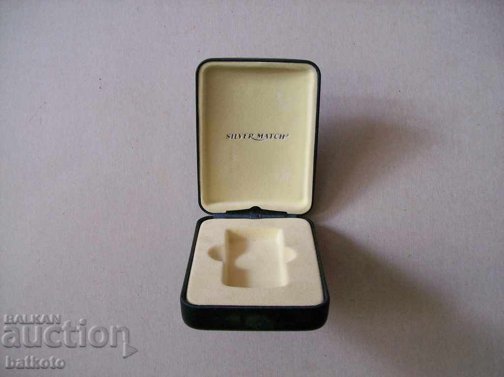 An old luxury lighter box with price 1.50 BGN | € 0.77 An old luxury lighter box with price 1.50 BGN | € 0.77