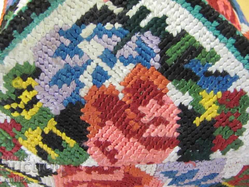 Delivery of Old hand-embroidered male hat hat