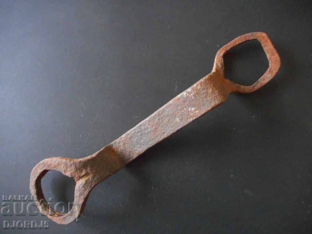 An old key forged with price 3.00 BGN | € 1.53 An old key forged with price 3.00 BGN | € 1.53