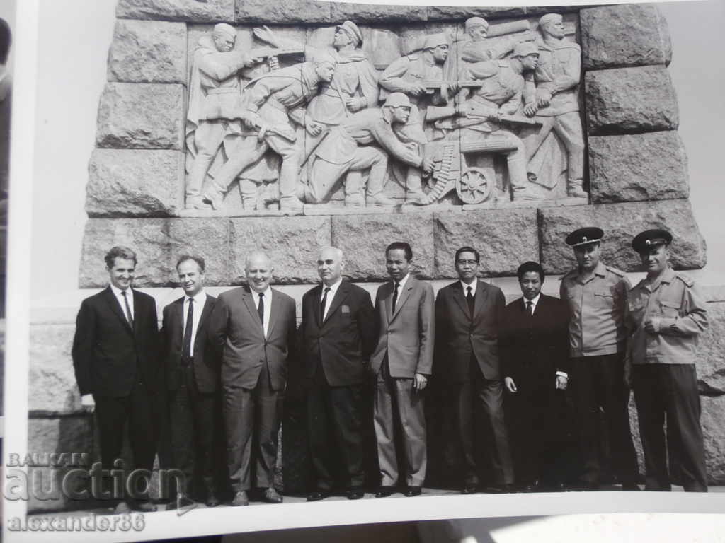 Auction Lieutenant General Delcho Simov with a delegation from Laos 10 photos Auction Lieutenant General Delcho Simov with a delegation from Laos 10 photos