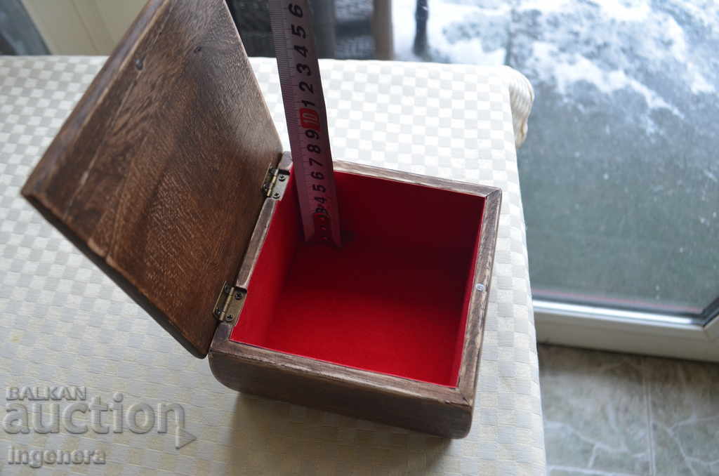 OLD WOOD BOX BOY WITH YOUNGER with price 29.00 BGN | € 14.83 OLD WOOD BOX BOY WITH YOUNGER with price 29.00 BGN | € 14.83