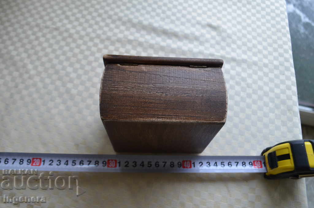 Auction OLD WOOD BOX BOY WITH YOUNGER Auction OLD WOOD BOX BOY WITH YOUNGER