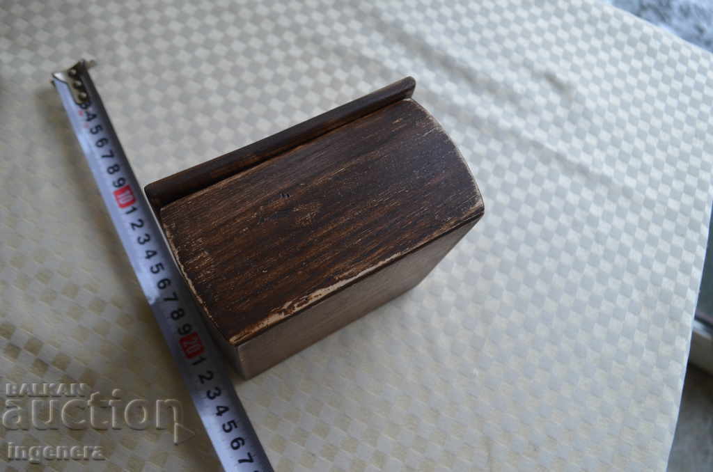 Delivery of OLD WOOD BOX BOY WITH YOUNGER Delivery of OLD WOOD BOX BOY WITH YOUNGER