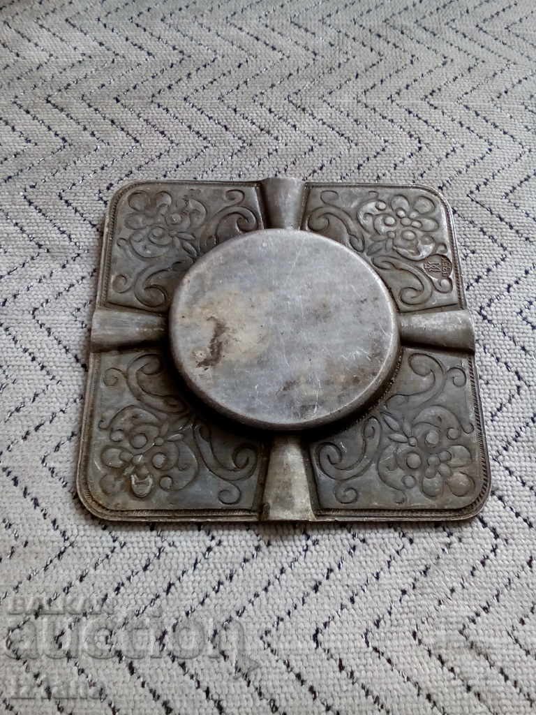 Old ashtray with price 10.00 BGN | € 5.11