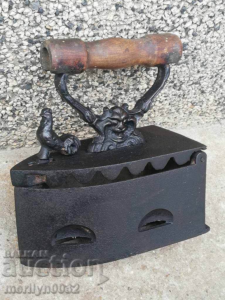 Αντίκα ζεστό σίδερο του 19ου αιώνα με τιμή 79.00 BGN | € 40.39 Αντίκα ζεστό σίδερο του 19ου αιώνα με τιμή 79.00 BGN | € 40.39